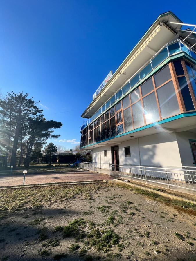 Kamberi Hotel & Apartments 2 Velipojë Екстериор снимка